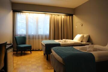 Фото номера Двухместный номер бизнес-класса с 2 отдельными кроватями Отель Hotel Nukkumatti г. Коккола 10