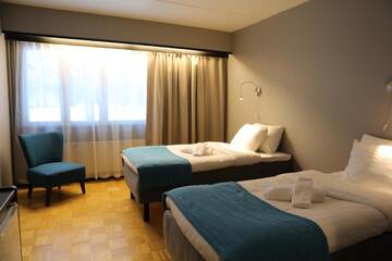Фото номера Двухместный номер бизнес-класса с 2 отдельными кроватями Отель Hotel Nukkumatti г. Коккола 11