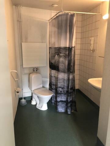 Фото номера Четырехместный номер с собственной ванной комнатой Хостелы Hostel 400 Kokkola г. Коккола 2